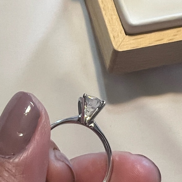 14KT Gold Ring - Picture 3 of 9